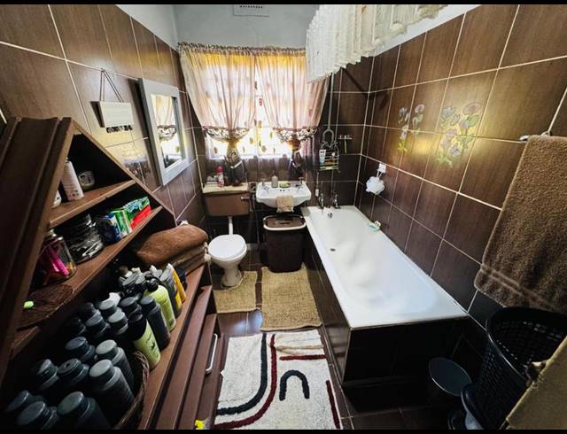 3 BEDROOM HOUSE FOR SALE IN NAPIERVILLE